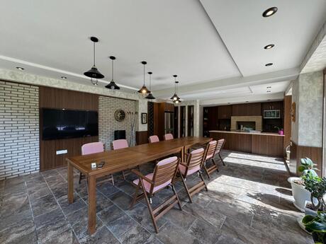 8 otaqlı həyət evi/bağ evi - Buzovna q. - 450 m²