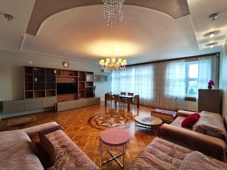 Elan №6158602 - Bakı, 28 May m., 4 otaqlı, 200 m², 8/18 mərtəbə