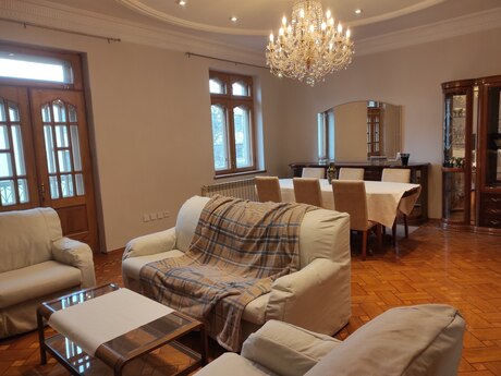 Elan №6159190 - Bakı, 28 May m., 2 otaqlı, 75 m², 4/5 mərtəbə