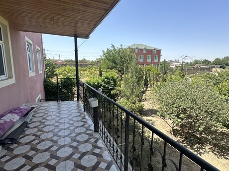 7 otaqlı həyət evi/bağ evi - Novxanı q. - 400 m²