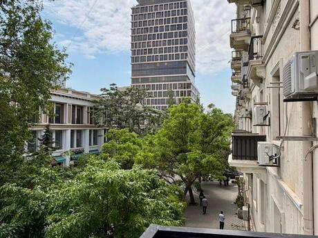 Elan №6161040 - Bakı, 28 May m., 3 otaqlı, 100.7 m², 3/5 mərtəbə