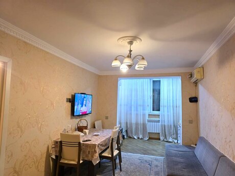Elan №6161474 - Bakı, Gənclik m., 2 otaqlı, 60 m², 2/5 mərtəbə