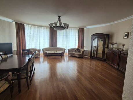 4 otaqlı mənzil, 225 m², Nizami: 600 000 ₼ 2