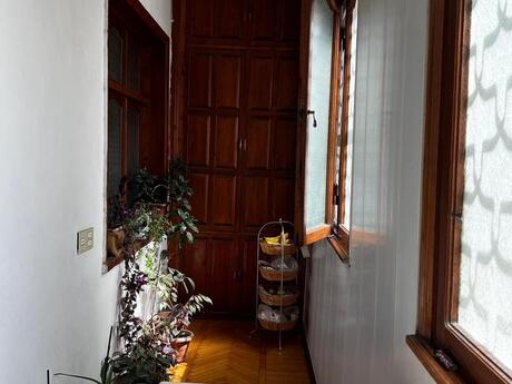 5 otaqlı köhnə tikili - İnşaatçılar m. - 130 m²