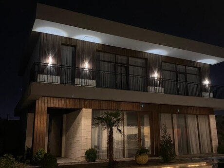 4 otaqlı həyət evi/bağ evi - Buzovna q. - 210 m²