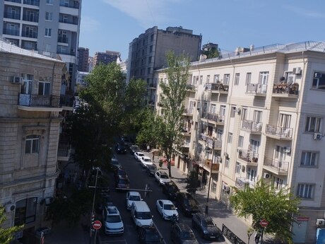 2 otaqlı köhnə tikili - 28 May m. - 45 m²