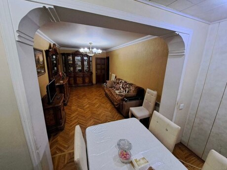 Elan №6163299 - Bakı, Xalqlar Dostluğu m., 3 otaqlı, 70 m², 2/5 mərtəbə