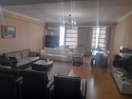 4-комнатная квартира, 154 м², 28 May: 350 000 ₼ 2