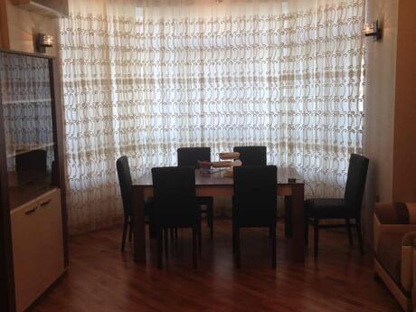 Elan №6163790 - Bakı, 8 Noyabr m., 2 otaqlı, 100 m², 3/21 mərtəbə