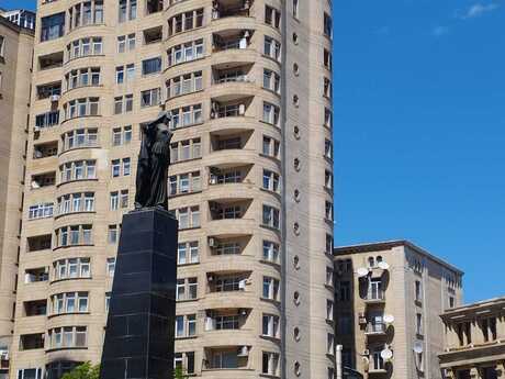 3-комн. новостройка - м. Низами - 130 м²