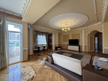 4 otaqlı mənzil, 240 m², 28 May: 720 000 ₼ 5
