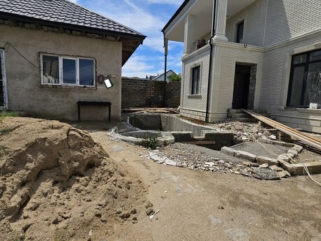 8 otaqlı həyət evi/bağ evi - Mərdəkan q. - 300 m²