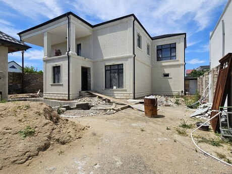 8 otaqlı həyət evi/bağ evi - Mərdəkan q. - 300 m²