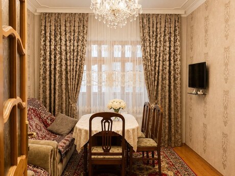 5 otaqlı köhnə tikili - Azadlıq Prospekti m. - 120 m²
