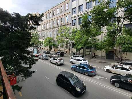 Объявление №6166521 - Баку, м. 28 мая, 3-комн., 100 м², 2/4 этаж