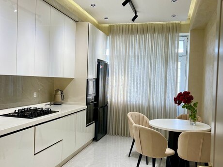 4 otaqlı mənzil, 180 m², Neftçilər: 425 000 ₼ 2