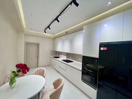 4 otaqlı mənzil, 180 m², Neftçilər: 425 000 ₼ 3