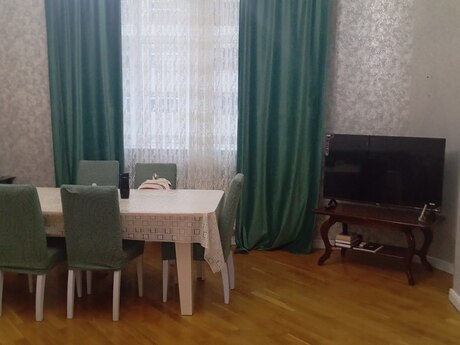 3-комн. новостройка - Насиминский  р. - 128 м²
