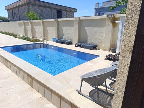 6 otaqlı həyət evi/bağ evi - Novxanı q. - 180.2 m²