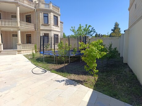 6 otaqlı həyət evi/bağ evi - Novxanı q. - 180.2 m²