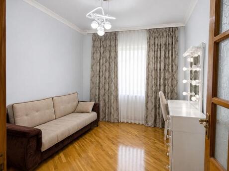 5 otaqlı köhnə tikili - Yeni Günəşli q. - 125 m²
