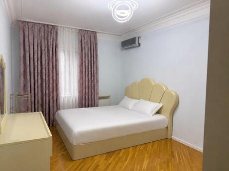 5 otaqlı köhnə tikili - Yeni Günəşli q. - 125 m²