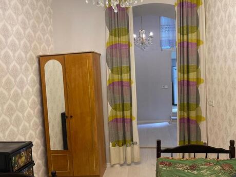 Elan №6168527 - Bakı, İçəri Şəhər m., 2 otaqlı, 35 m², 1/3 mərtəbə