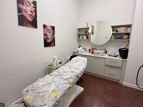 Obyekt - Xalqlar Dostluğu m. - 210 m²