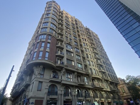 4 otaqlı mənzil, 246 m², Sahil: 1 230 000 ₼ 2
