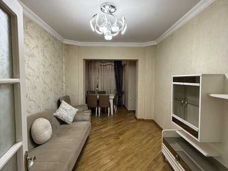 2 otaqlı köhnə tikili - 8-ci mikrorayon q. - 65 m²