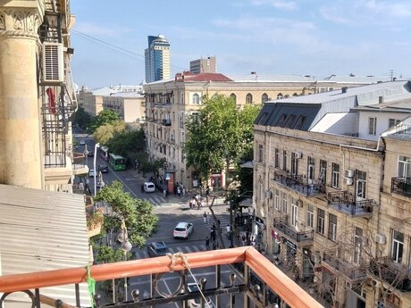 Elan №6168872 - Bakı, 28 May m., 2 otaqlı, 68 m², 4/4 mərtəbə