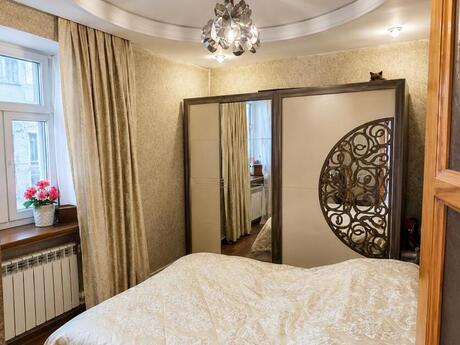 3 otaqlı köhnə tikili - Bakıxanov q. - 70 m²