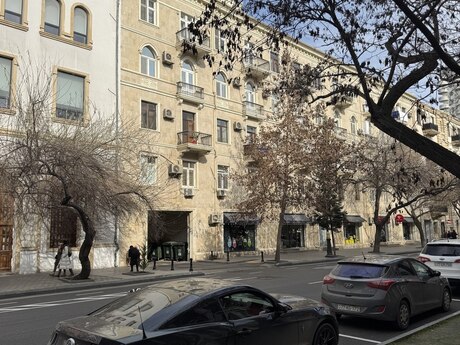 2-комн. вторичка - м. 28 мая - 60 м²
