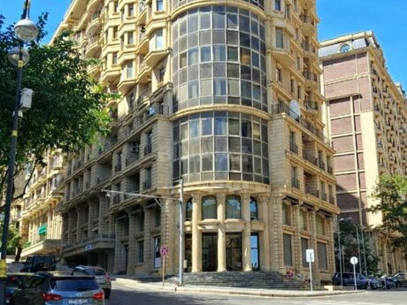 4 otaq · 200 m² · 10/12 mərtəbə, İçəri Şəhər