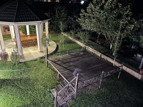 6 otaqlı həyət evi/bağ evi - Novxanı q. - 550 m²