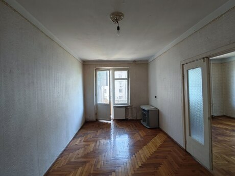 4 otaqlı köhnə tikili - Bakıxanov q. - 100 m²