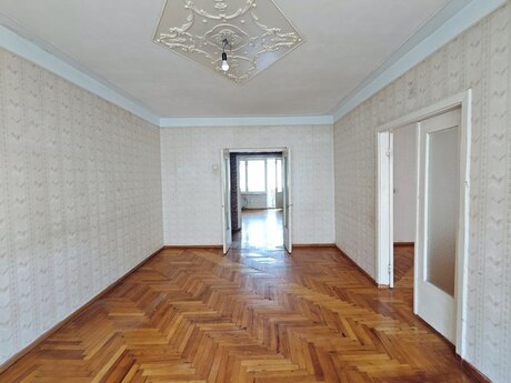 4 otaqlı köhnə tikili - Bakıxanov q. - 100 m²