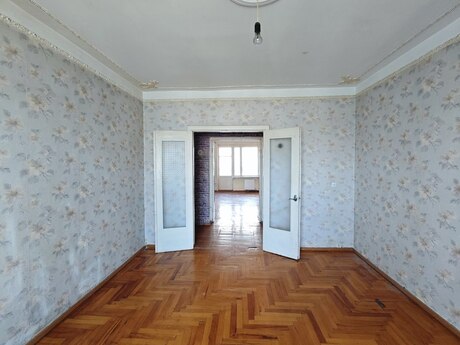 4 otaqlı köhnə tikili - Bakıxanov q. - 100 m²