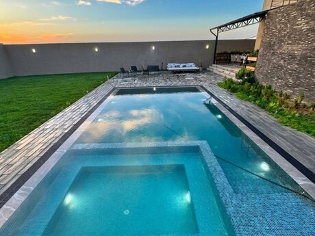 7 otaqlı həyət evi/bağ evi - Mərdəkan q. - 650 m²