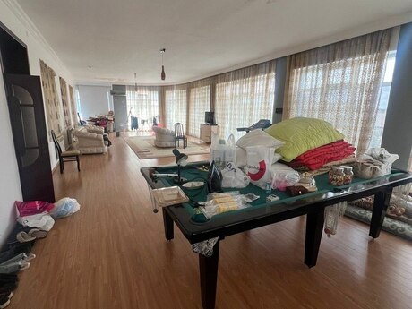 5 otaqlı həyət evi/bağ evi - Mərdəkan q. - 240 m²