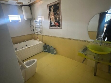 5 otaqlı həyət evi/bağ evi - Mərdəkan q. - 240 m²