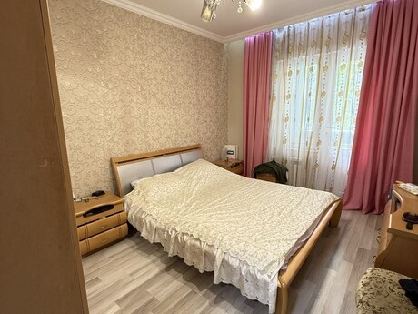3-комн. вторичка - м. Иншаатчылар - 90 м²