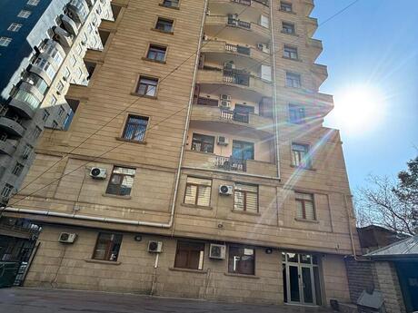 м. Элмляр Академиясы