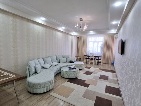 Elan №6171427 - Bakı, Azadlıq Prospekti m., 2 otaqlı, 70 m², 17/18 mərtəbə