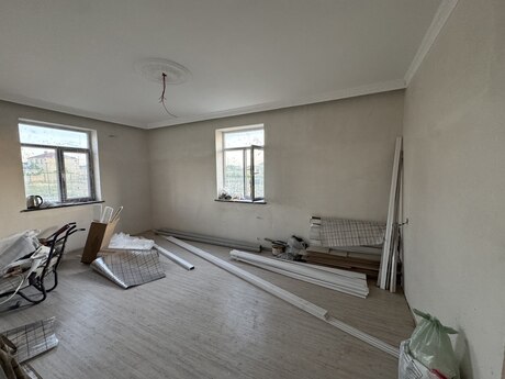 6 otaqlı həyət evi/bağ evi - Ceyranbatan q. - 210 m²