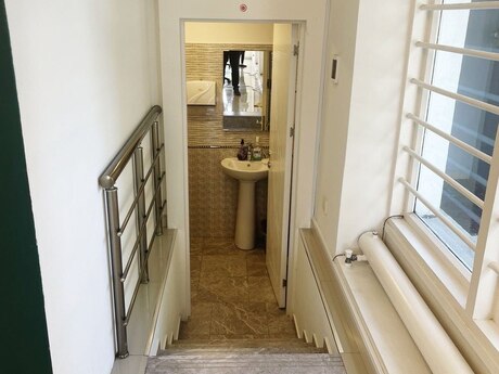 1 otaqlı ofis - Nizami m. - 70 m²