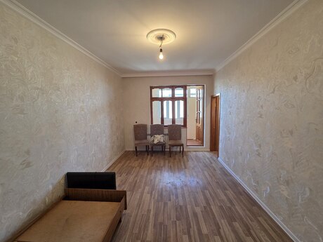 3 otaqlı köhnə tikili - Azadlıq Prospekti m. - 70 m²