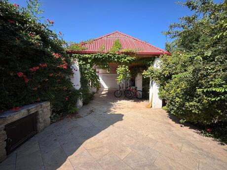 5 otaqlı həyət evi/bağ evi - Şüvəlan q. - 250 m²