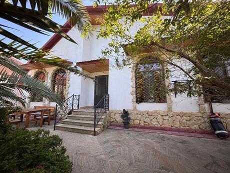 5 otaqlı həyət evi/bağ evi - Şüvəlan q. - 250 m²
