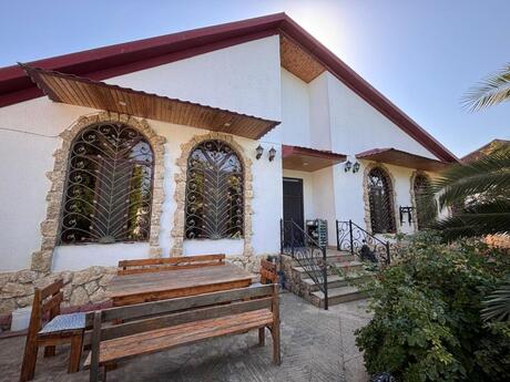 5 otaqlı həyət evi/bağ evi - Şüvəlan q. - 250 m²
